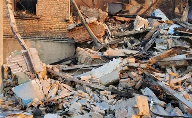 Un ataque ruso a una escuela usada como refugio en Lugansk causa 2 muertos y 60 desaparecidos