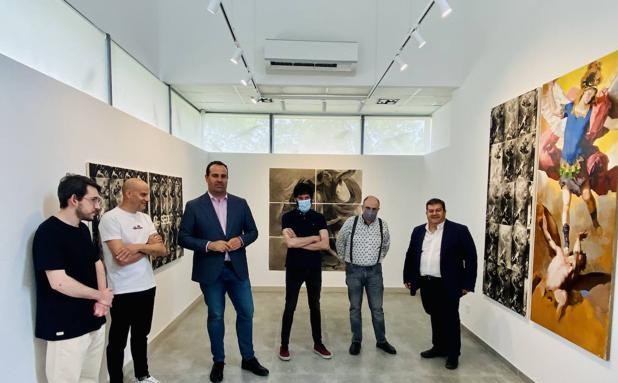 La culpabilidad y la condena inspiran la nueva exposición de la sala Miguel Delibes de Santa Marta