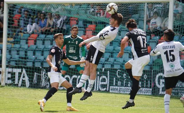 Amaro: «La primera vuelta nos ha lastrado, el año pasado ya nos salvamos de milagro»