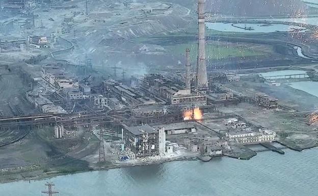 Kiev confirma la evacuación de 260 soldados heridos de Azovstal