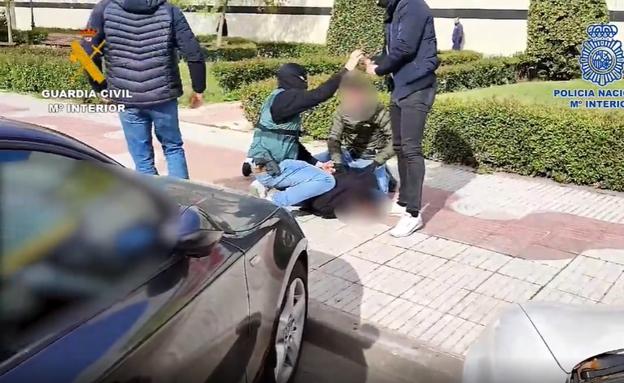 Desarticulada una banda de «policías full» que robaba a bandas de narcos