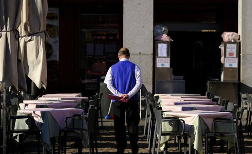 La falta de camareros amenaza la recuperación ante un verano de récord