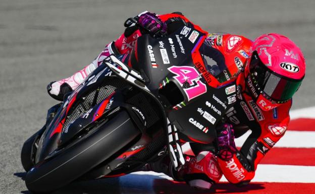 Aleix Espargaró comienza metiendo miedo en casa