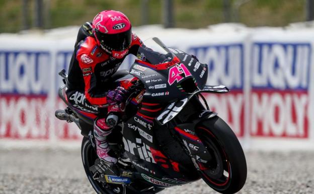 Aleix Espargaró logra una soberbia pole y el récord en Montmeló