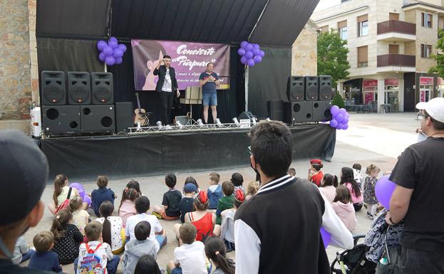 Vecinos de todas las edades disfrutan con la jornada 'Carbajosa por la igualdad'