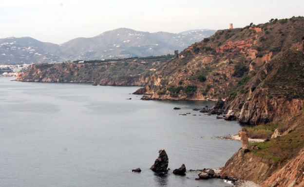 Una playa andaluza se lleva la primera bandera negra por contaminación de crema solar