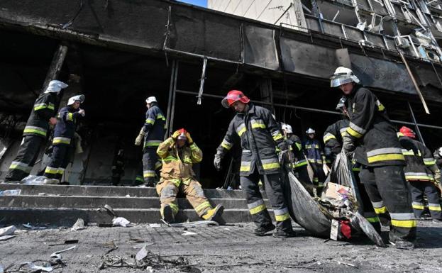 Un nuevo bombardeo ruso en Ucrania causa al menos 20 muertos en la ciudad de Vinnitsa