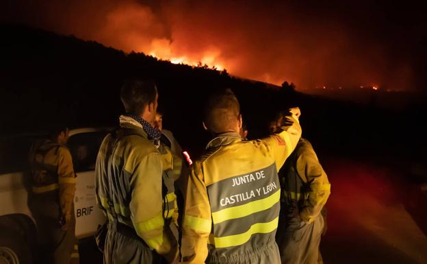 El Ejército de Tierra trabajará en ensanchar cortafuegos y abrir vías de acceso en el incendio de Monsagro