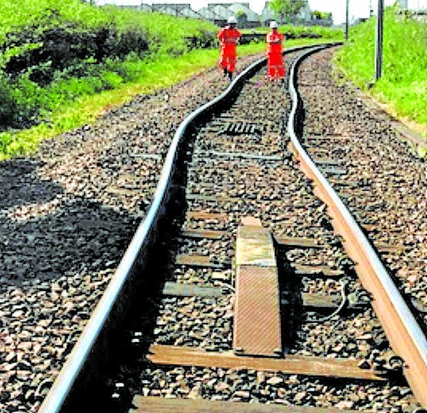 Menos trenes, más lentos y raíles pintados de blanco