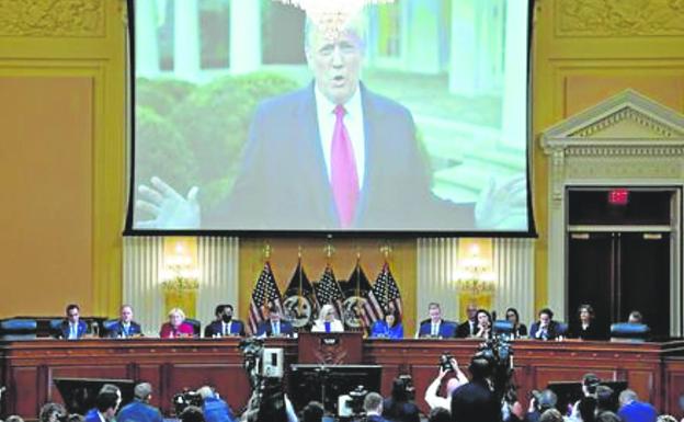 Trump y Pence vuelven a Washington dispuestos a regresar a la Casa Blanca