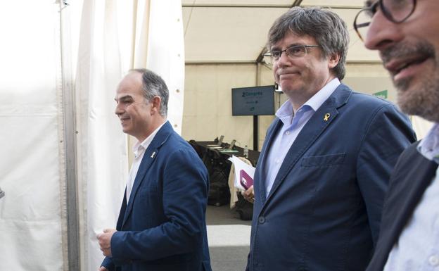 Puigdemont calienta el quinto aniversario del 1-O y llama a okupar los colegios