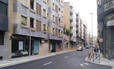 Álvaro Gil reabre como calle 'verde' sin jardines colgantes y con el mismo tráfico