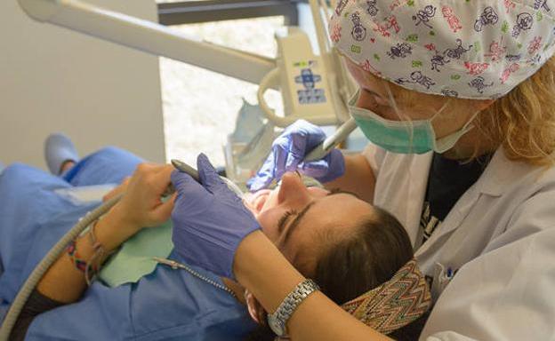 El Ayuntamiento ofertará un programa de salud odontológica gratuita para personas mayores