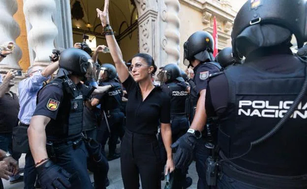 Tensión en la Universidad de Granada por un acto de Macarena Olona