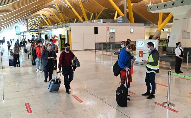 España relaja los controles covid en los aeropuertos y puertos