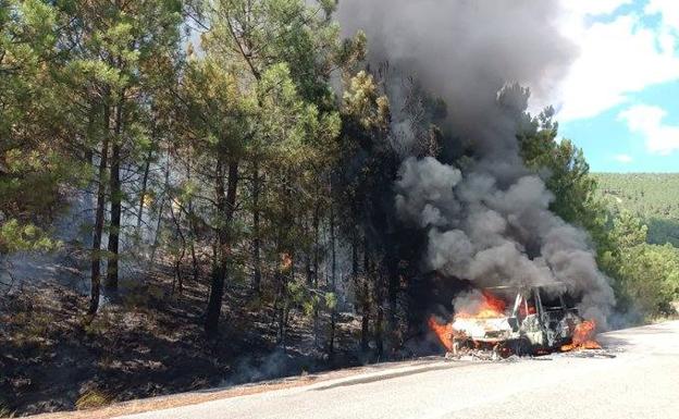 Un coche ardiendo obliga a reaccionar a los medios de extinción de Salamanca