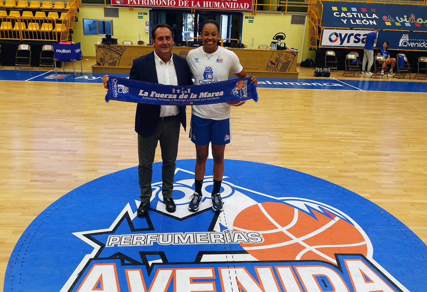 Erica McCall: «Siempre he aspirado a jugar para el CB Avenida»