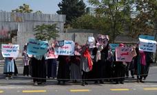 Talibanes dispersan con disparos al aire una manifestación en Kabul en apoyo a mujeres iraníes