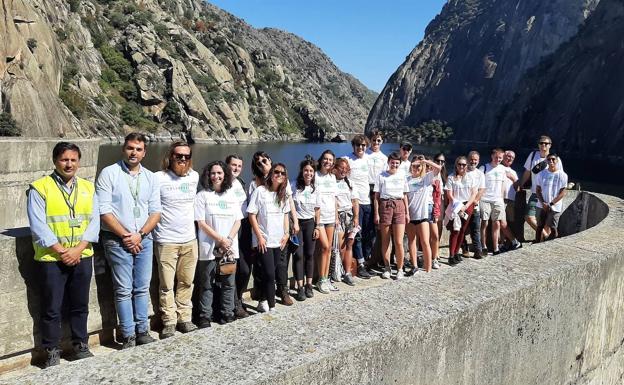 Ingenieros del proyecto europeo 'Greenpeg' visitan la presa de Aldeadávila