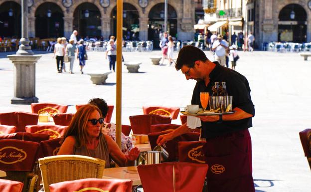 Patronal y sindicatos reclaman a las administraciones medidas eficaces ante el aumento del paro