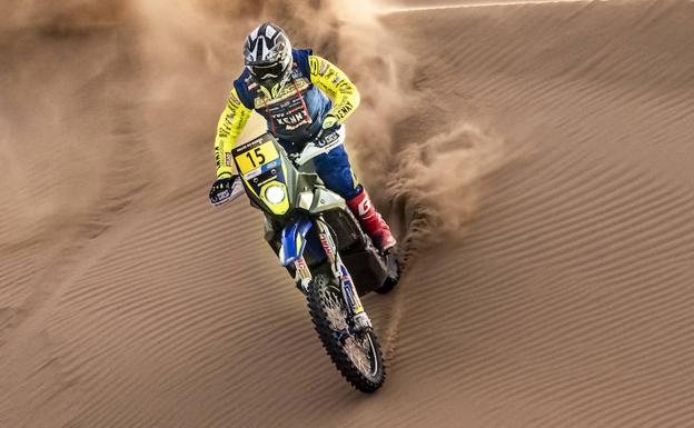 Santolino se defiende en un terreno similar al del Dakar
