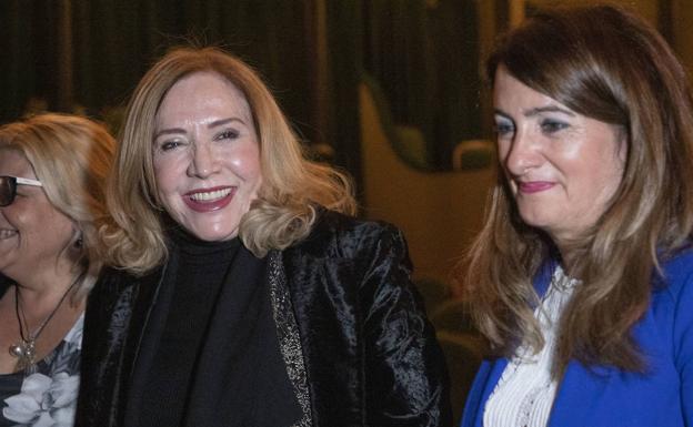 Jeannette L. Clariond recibe el premio internacional de poesía Pilar Fernández Labrador