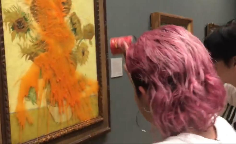 Dos ecologistas vandalizan 'Los girasoles' de Van Gogh en la National Gallery