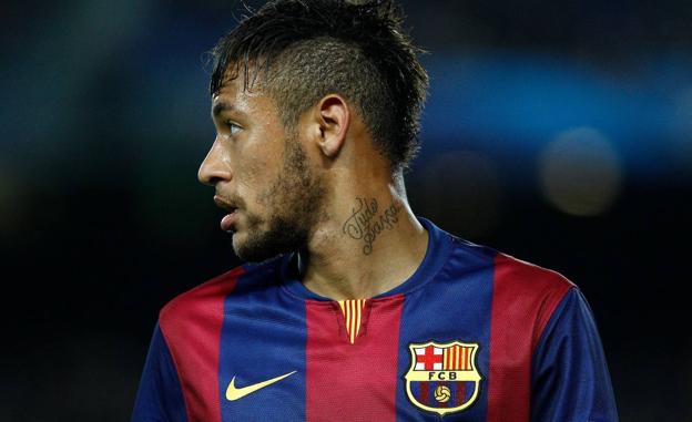 Neymar se sienta en el banquillo por su fichaje por el Barça