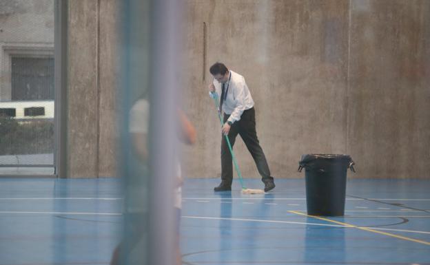 Goteras en el Sánchez El Charro durante los entrenamientos de la cantera