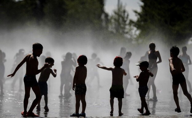 Unicef alerta de que toda la población infantil sufrirá temperaturas extremas en 2050