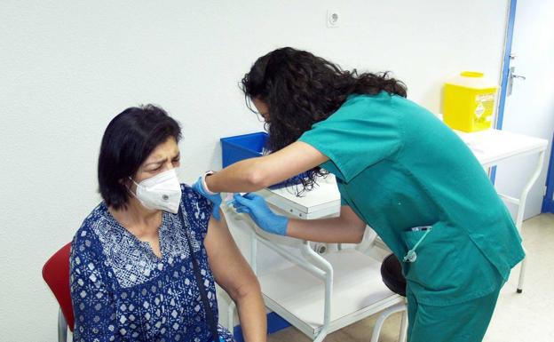 Sanidad lanza las oposiciones de médicos de familia y enfermeros mirando al extranjero