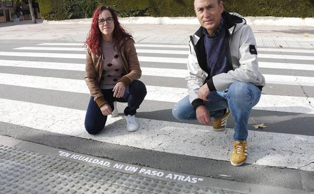 Carbajosa muestra mensajes contra la violencia de género en los pasos de cebra