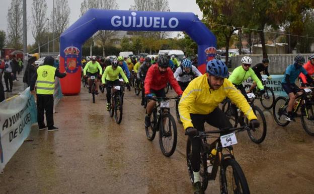 Alejandro Rodríguez y Patricia Rodríguez ganan la VII Jamountain Bike Guijuelo