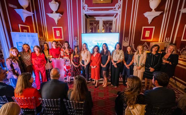 La iniciativa 'Ellas Vuelan Alto' para dar visibilidad a las mujeres del sector aereoespacial