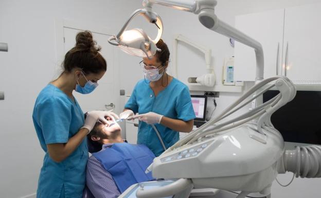 Salamanca fomenta la salud odontológica entre los mayores con descuentos