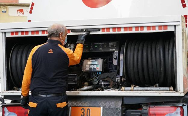 La subida del gasóleo obliga a pagar el doble para calentar colegios, bibliotecas y pabellones