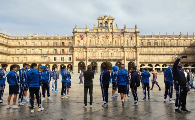 El RC Deportivo presume de la Plaza Mayor de Salamanca antes de medirse al CD Guijuelo