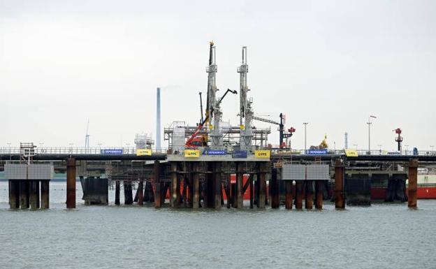 Las reservas de gas alemanas alcanzan el 100% y se inaugura la primera terminal portuaria de GNL