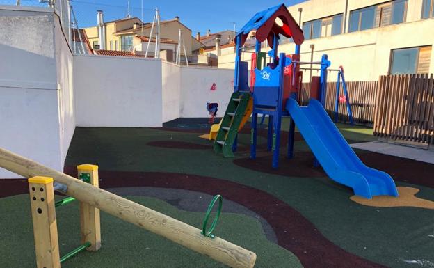 Alba de Tormes mejora sus parques infantiles y amplia su número