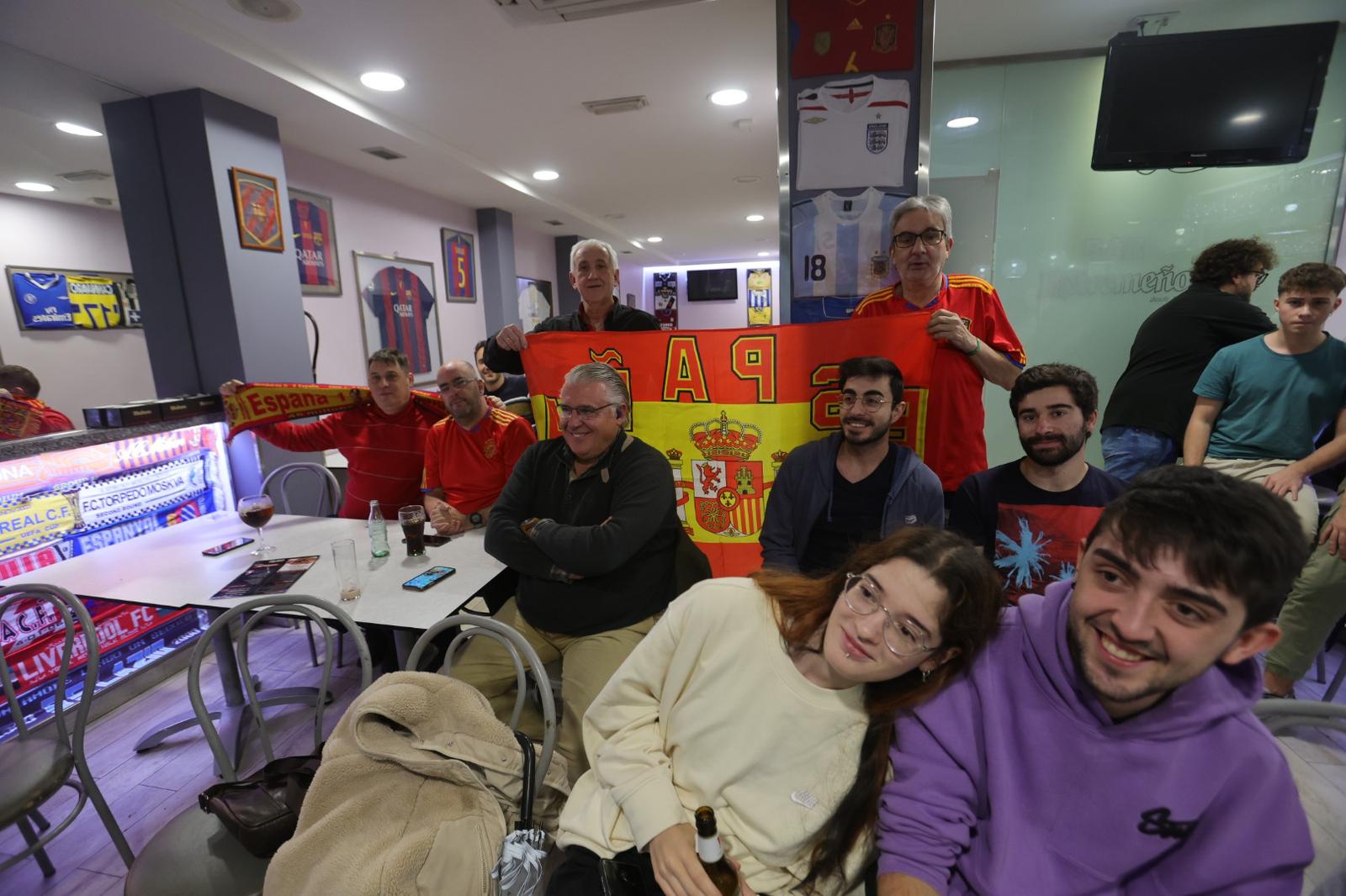 Los salmantinos disfrutan en los bares de una Selección «ilusionante»