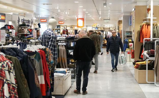 Estos son los domingos y festivos que abrirán los comercios en 2023