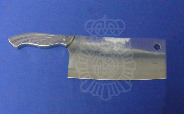 Un hombre es detenido en Salamanca tras amenazar a sus caseros con un cuchillo