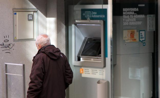 Estos son los bancos que ya no permiten operar con libreta de ahorros