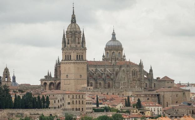 La lucha de un salmantino por demostrar la altura «incorrecta» de la catedral de Salamanca