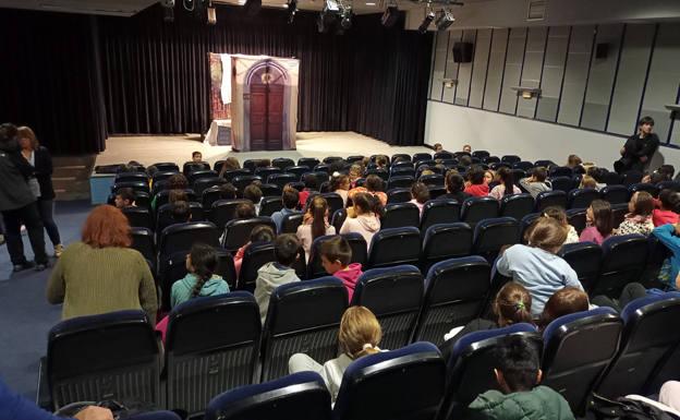 Santa Marta organiza teatro en inglés para alumnos de Primaria