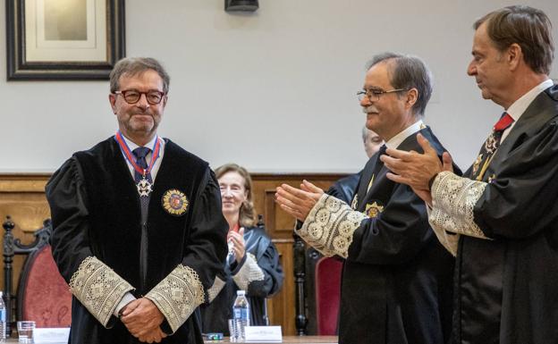 El magistrado José Ramón González Clavijo, distinguido con la Cruz de San Raimundo de Peñafort