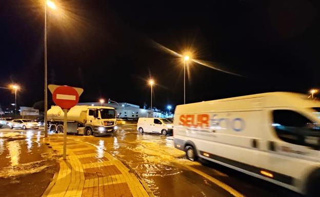 Varias calles de Salamanca, incluido el centro, sin agua por el reventón en El Montalvo