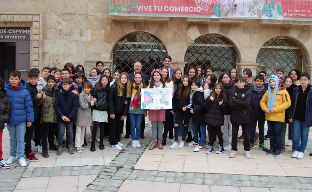 Los alumnos del Francisco de Vitoria inauguran la campaña de Navidad del comercio local