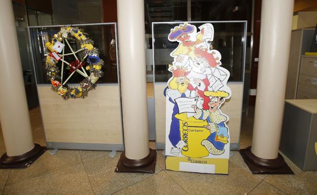 Correos instala buzones navideños para que los pequeños salmantinos depositen sus cartas