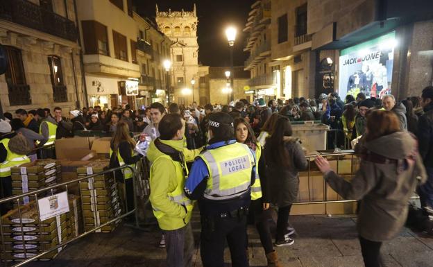El ayuntamiento exigirá seguridad privada en la Plaza Mayor para el fin de año universitario